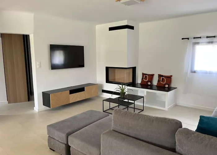 Villa Charming With Pool