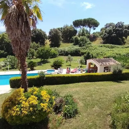 Charming With Pool Bastelicaccia