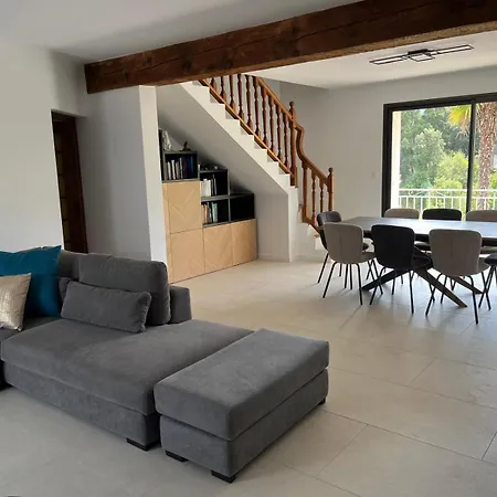 Βίλα Charming With Pool