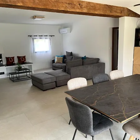 Βίλα Charming With Pool