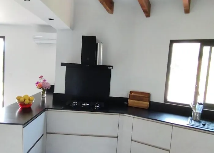 Charming With Pool Villa Bastelicaccia